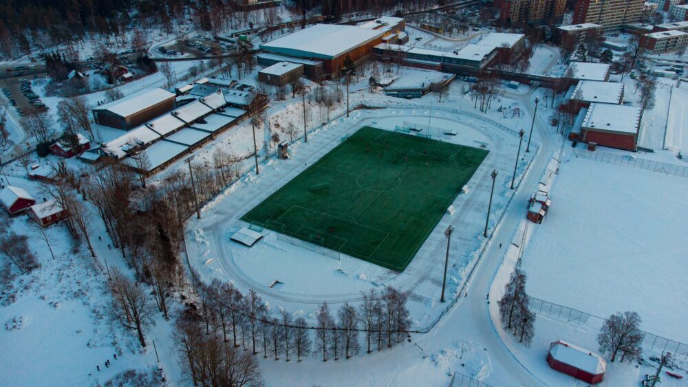 Issmältningsmedel för konstgräs hittar du hos Gårda Johan Sport