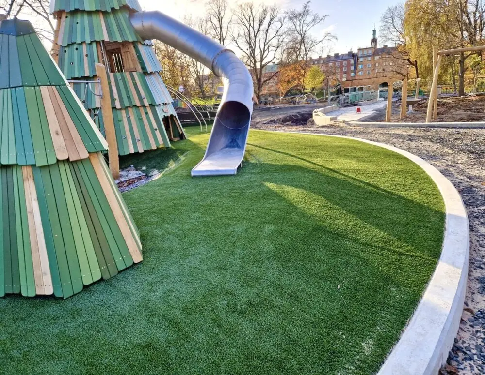 Vasaparken Stockholm konstgräs lekplats